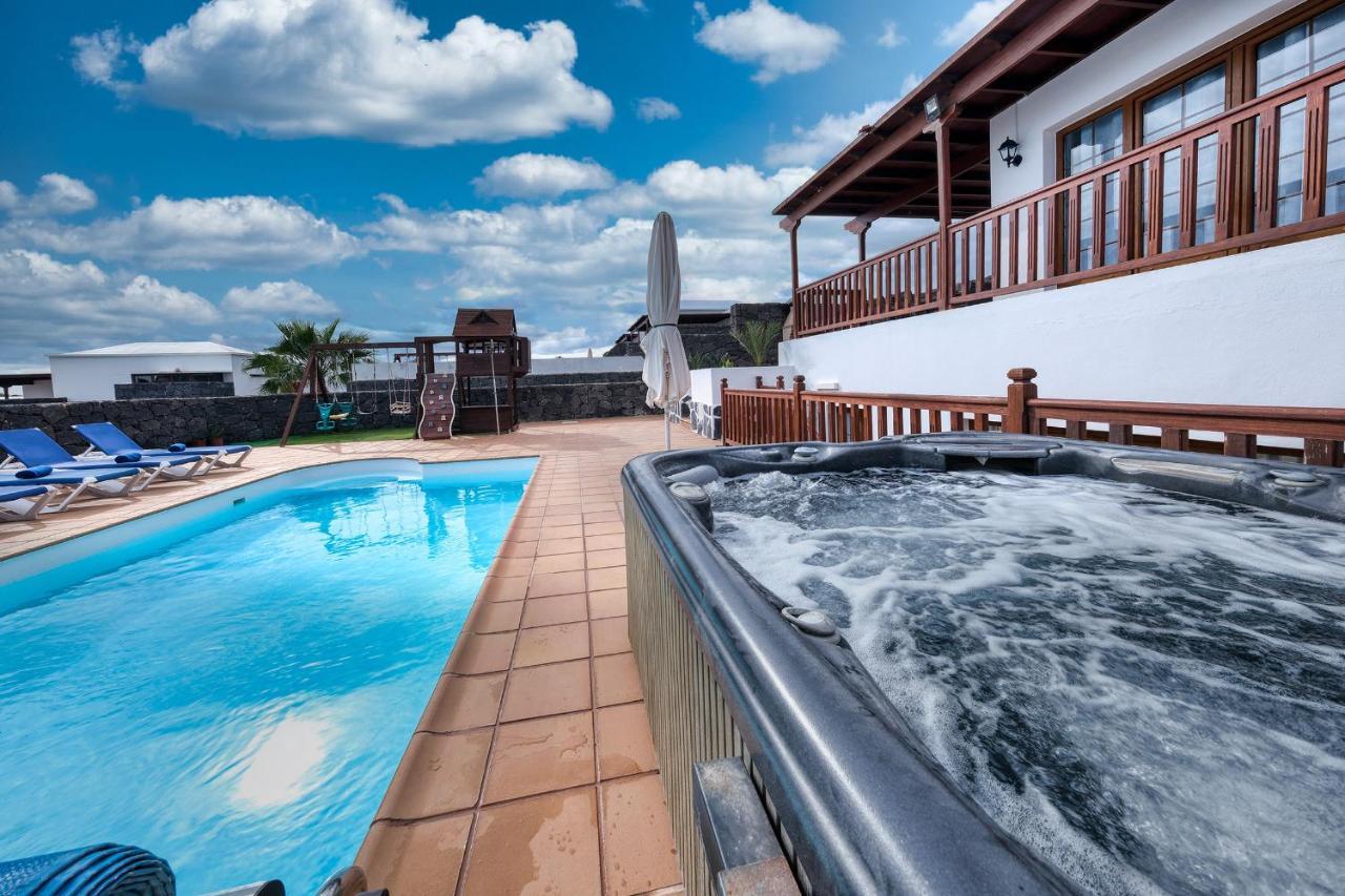Villa Flavia-Private Pool, Jacuzzi, Sea Views Playa Blanca  Exterior photo